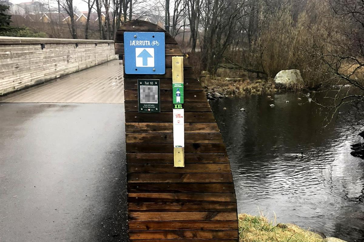 Stolpejakt-stolpe montert på brua over til Sandtangen på Bryne - Klikk for stort bilete